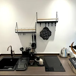 https://18zero2-luxury-rooms.barihotels.org